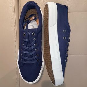 NEVER BEEN WORN Sneakers